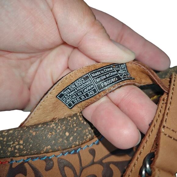 Teva Ventura Thong Leather Sandals - Picture 2 of 6